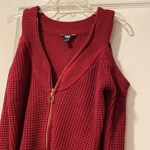 NWOT G By Guess S Maroon Cold Shoulder Sweater - Picture 6 of 9